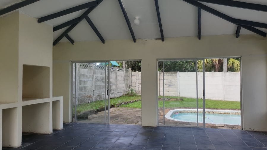 To Let 4 Bedroom Property for Rent in Beacon Bay Eastern Cape